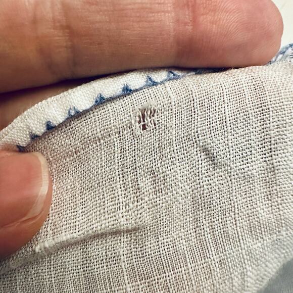 VTG Linen ? White Cross Stitch Square Tablecloth Asian Chinese Statue Decor - Picture 7 of 9